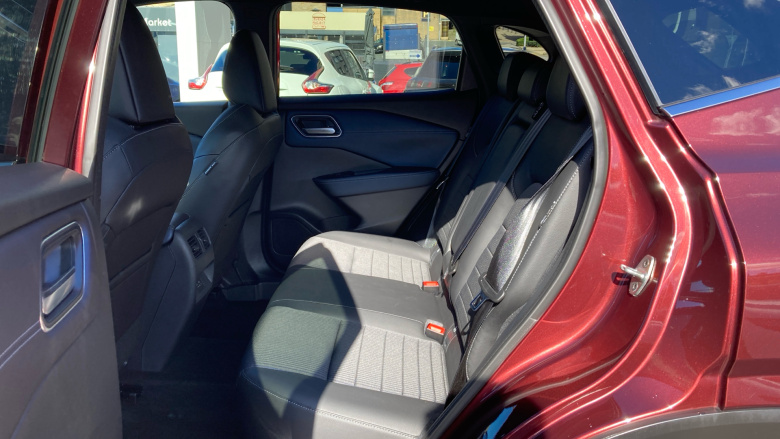 Nissan Qashqai 1.3 DiG-T MH 158 Tekna 5dr Xtronic Petrol Hatchback